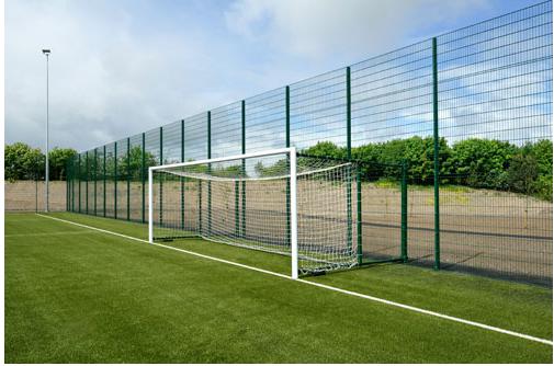 鑫源2.5米高場地圍網 安全防護與空間界定的優選方案